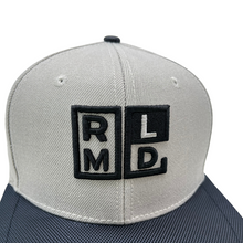 Load image into Gallery viewer, Snapback Grey/Black Cap