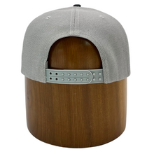 Load image into Gallery viewer, Snapback Grey/Black Cap