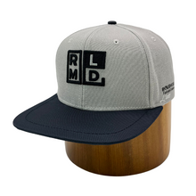 Load image into Gallery viewer, Snapback Grey/Black Cap