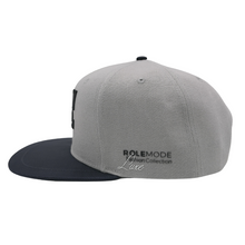 Load image into Gallery viewer, Snapback Grey/Black Cap