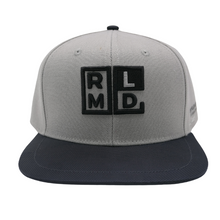 Load image into Gallery viewer, Snapback Grey/Black Cap