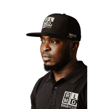 Load image into Gallery viewer, Snapback Black Cap